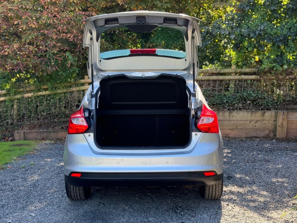 FORD FOCUS 1.0T EcoBoost Titanium Euro 5 (s/s) 5dr 2013