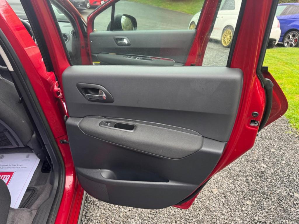 PEUGEOT 3008 1.6 HDi Active Euro 5 5dr 2014