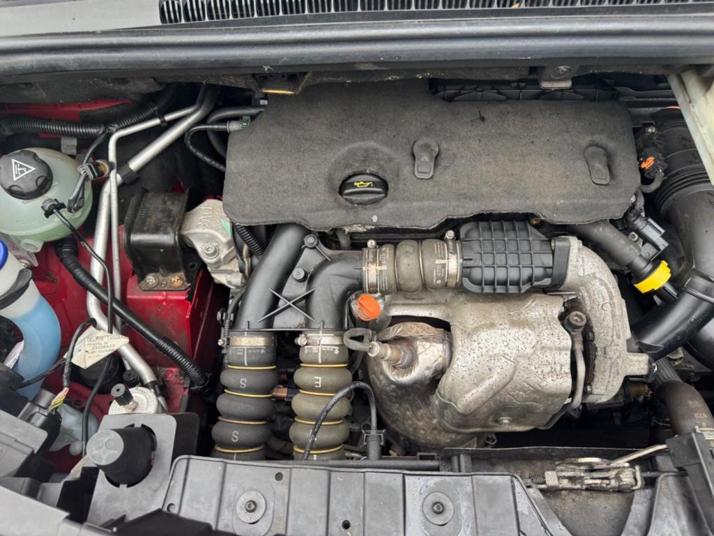 PEUGEOT 3008 1.6 HDi Active Euro 5 5dr 2014