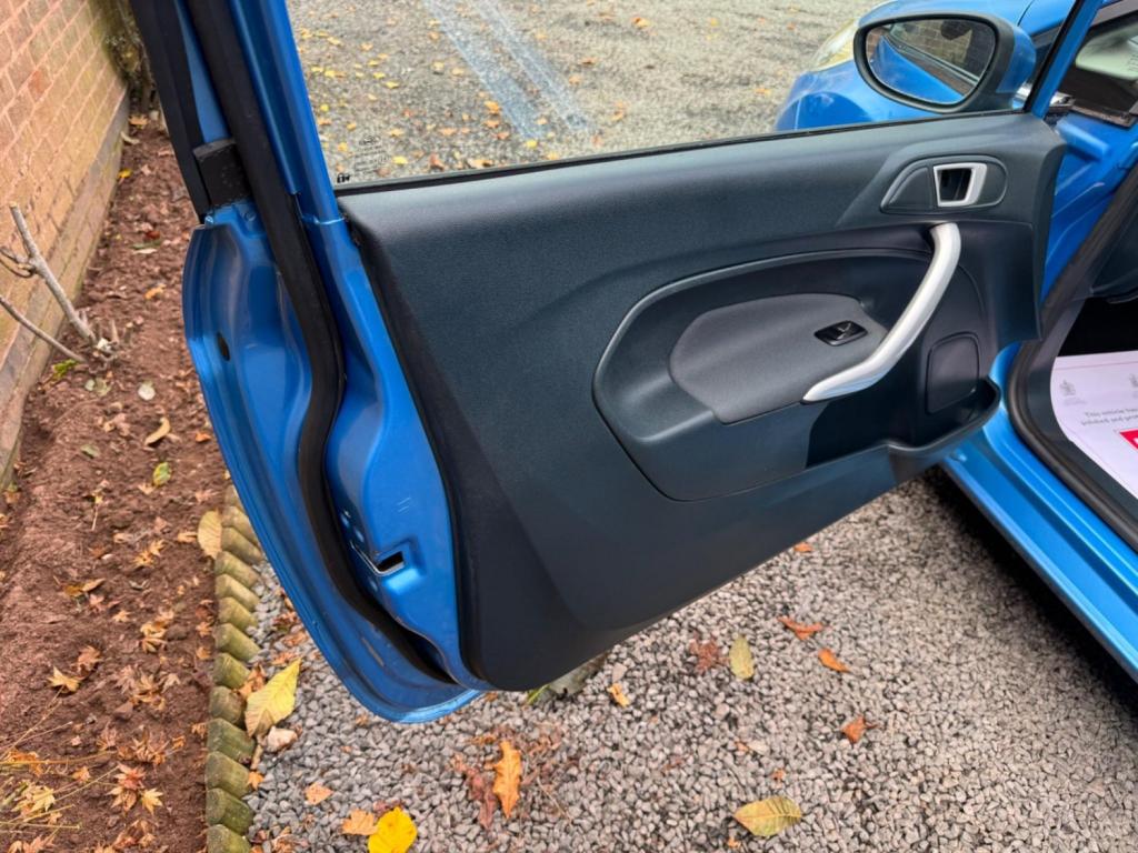 FORD FIESTA 1.4 TDCi DPF Zetec 3dr 2012