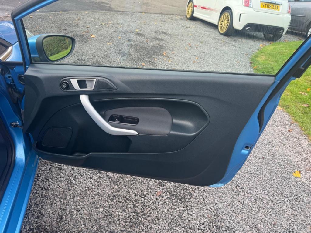 FORD FIESTA 1.4 TDCi DPF Zetec 3dr 2012