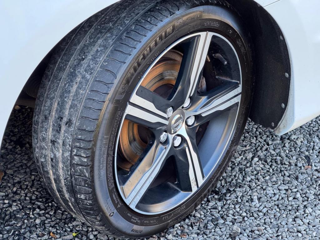 VOLVO V40 2.0 D2 R-Design Euro 6 (s/s) 5dr 2016