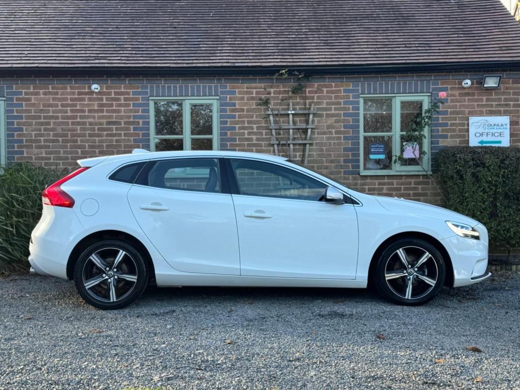 VOLVO V40 2.0 D2 R-Design Euro 6 (s/s) 5dr 2016