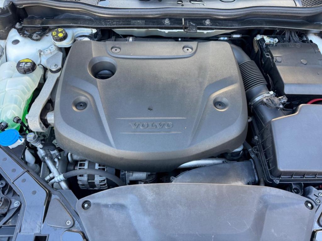 VOLVO V40 2.0 D2 R-Design Euro 6 (s/s) 5dr 2016