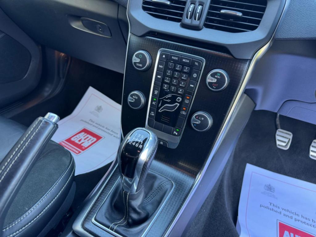 VOLVO V40 2.0 D2 R-Design Euro 6 (s/s) 5dr 2016