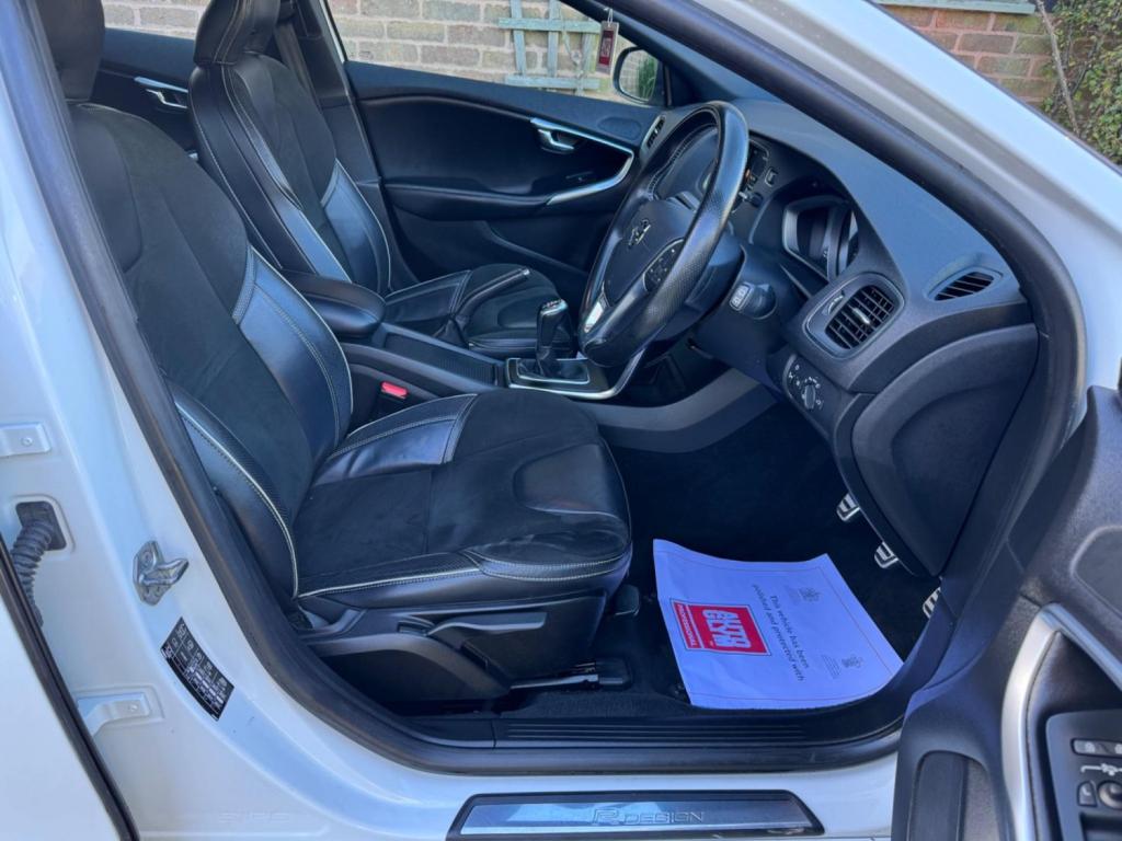 VOLVO V40 2.0 D2 R-Design Euro 6 (s/s) 5dr 2016