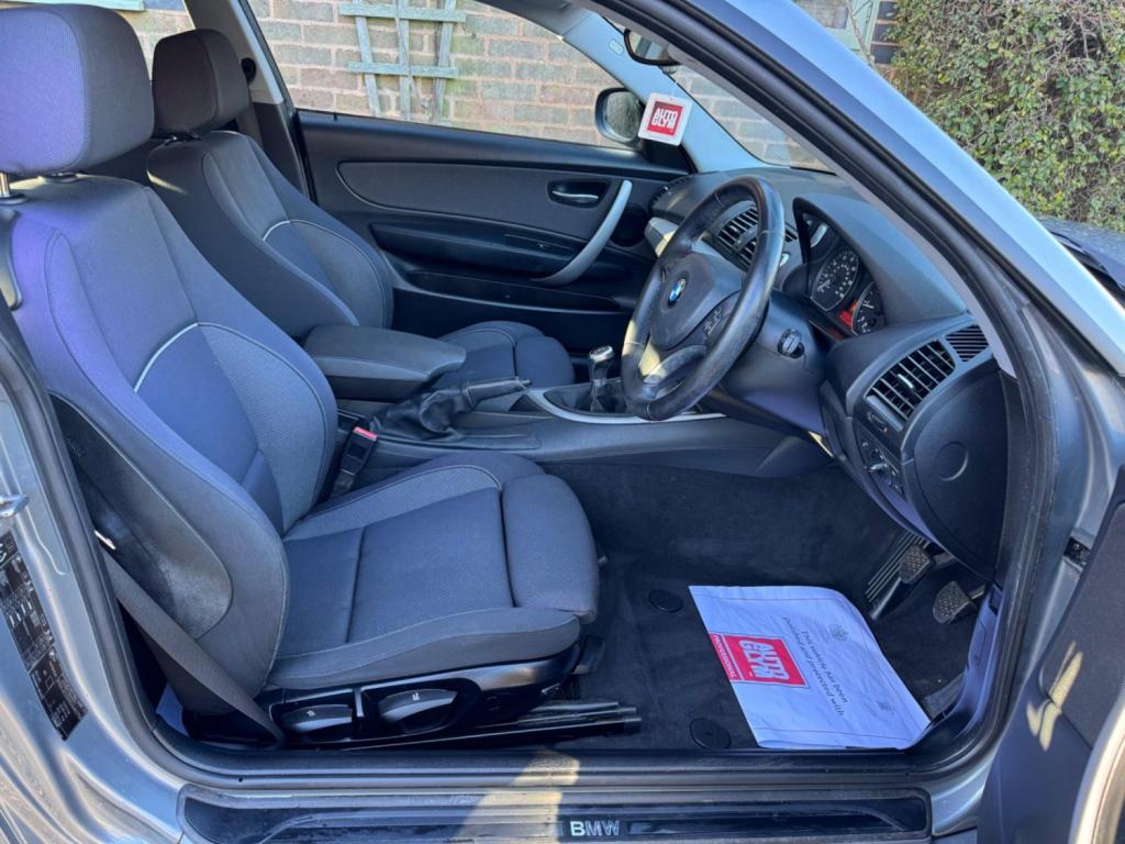 BMW 1 SERIES 2.0 116i Sport Euro 5 3dr 2010