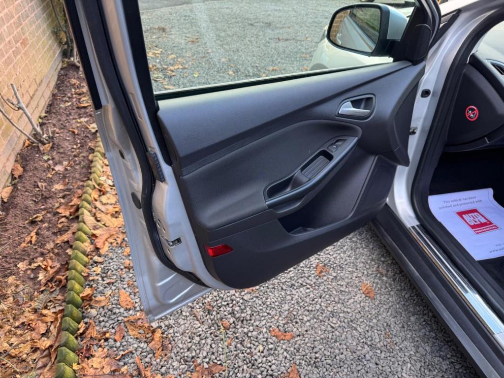 FORD FOCUS 1.0T EcoBoost Zetec Euro 5 (s/s) 5dr 2013