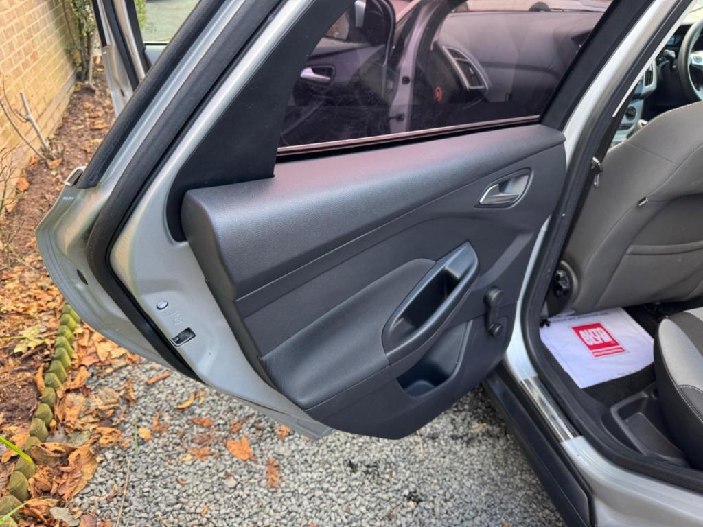 FORD FOCUS 1.0T EcoBoost Zetec Euro 5 (s/s) 5dr 2013