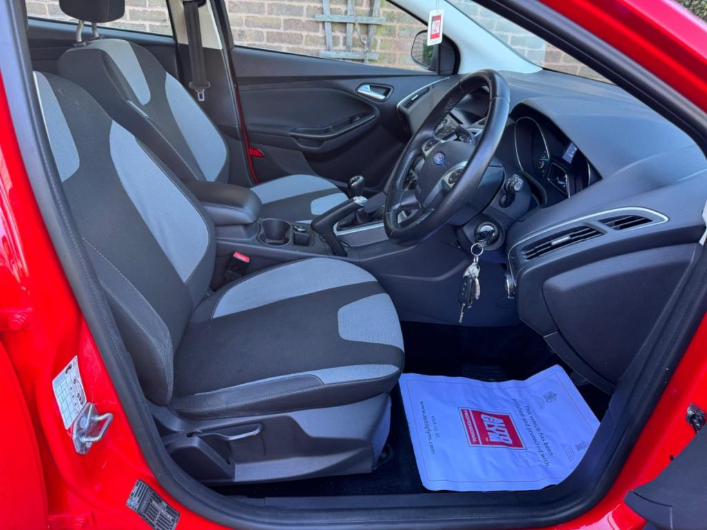 FORD FOCUS 1.0T EcoBoost Zetec Navigator Euro 5 (s/s) 5dr 2013