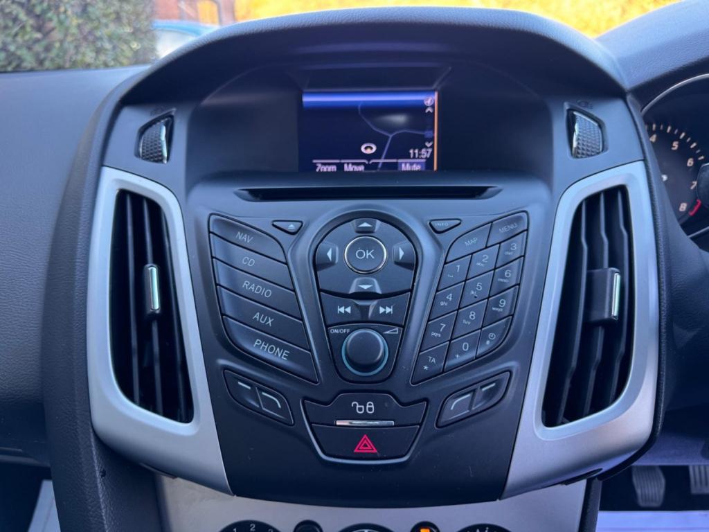 FORD FOCUS 1.0T EcoBoost Zetec Navigator Euro 5 (s/s) 5dr 2013