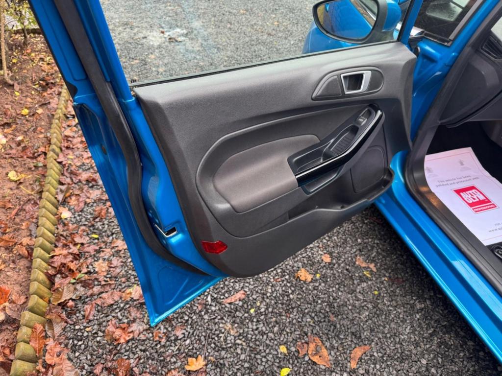 FORD FIESTA 1.0T EcoBoost Titanium Euro 5 (s/s) 5dr 2014