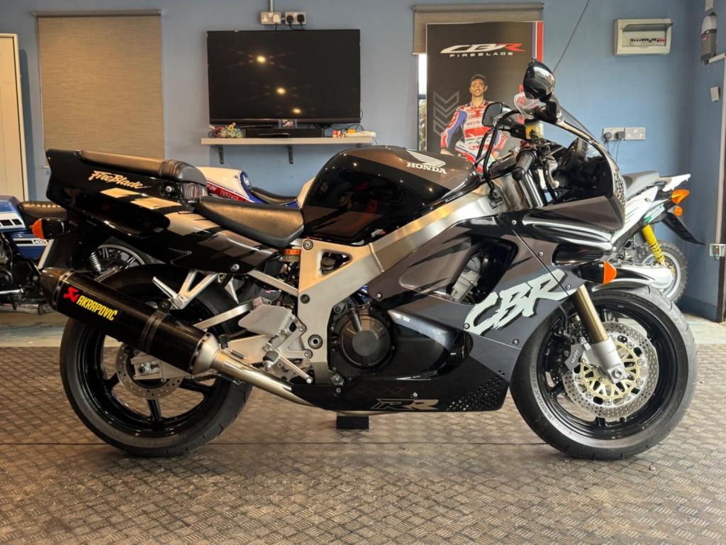 HONDA CBR900RR Fireblade  1992