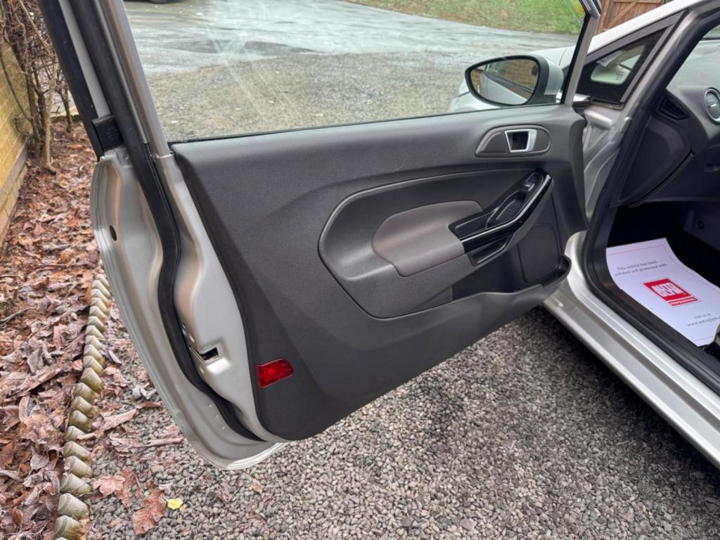 FORD FIESTA 1.0T EcoBoost Zetec Euro 5 (s/s) 3dr 2013