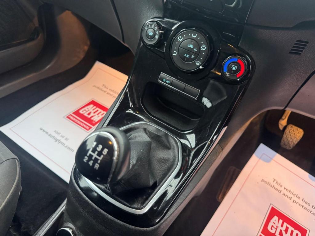 FORD FIESTA 1.0T EcoBoost Zetec Euro 5 (s/s) 3dr 2013