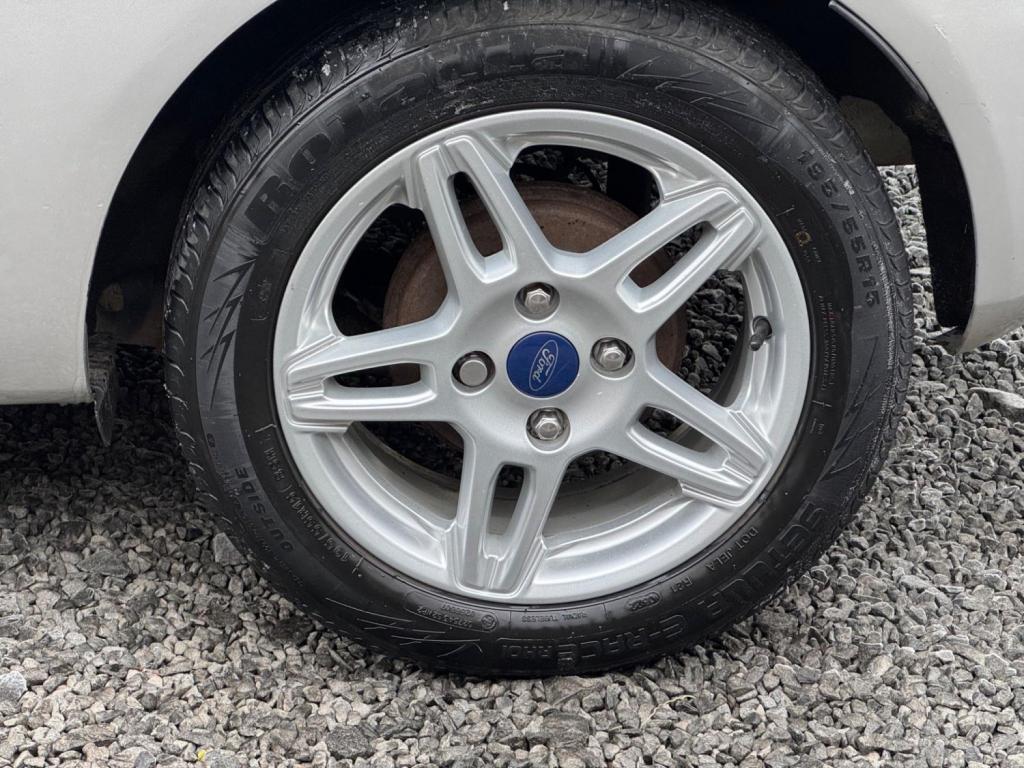 FORD FIESTA 1.0T EcoBoost Zetec Euro 5 (s/s) 3dr 2013