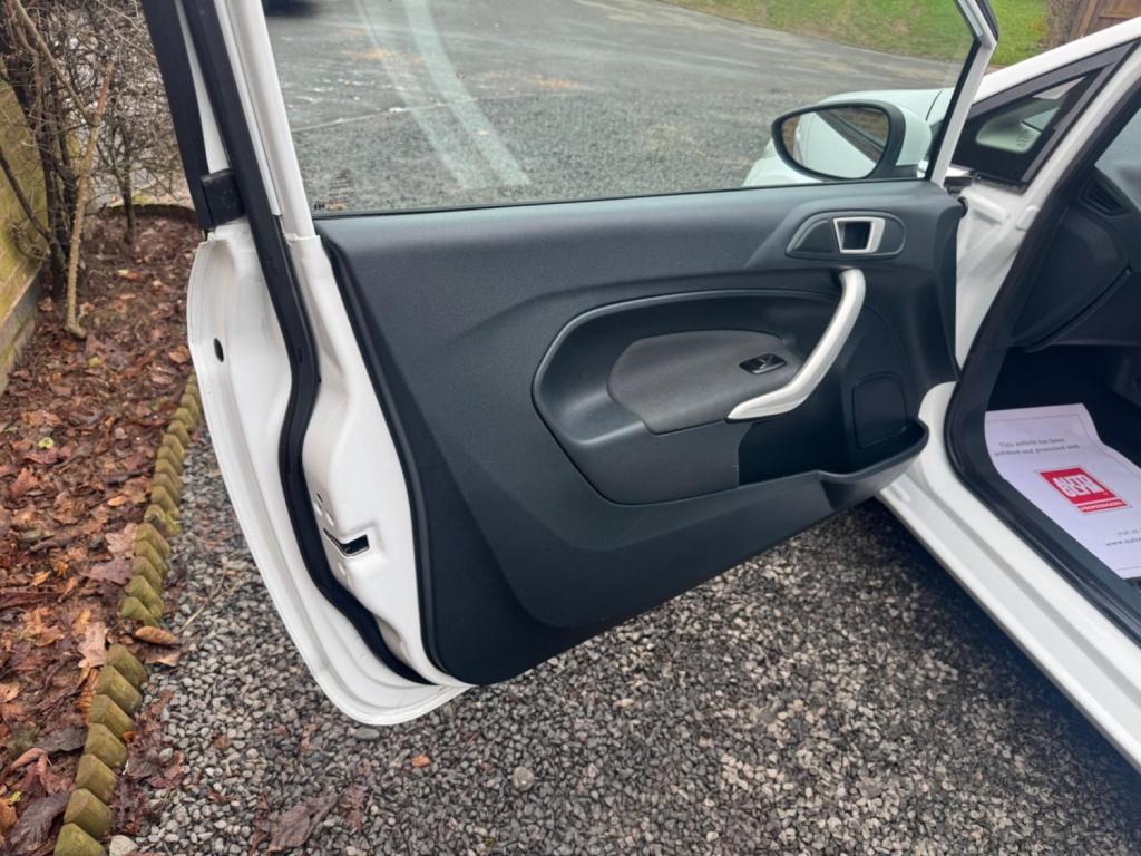 FORD FIESTA 1.4 Titanium 3dr 2012