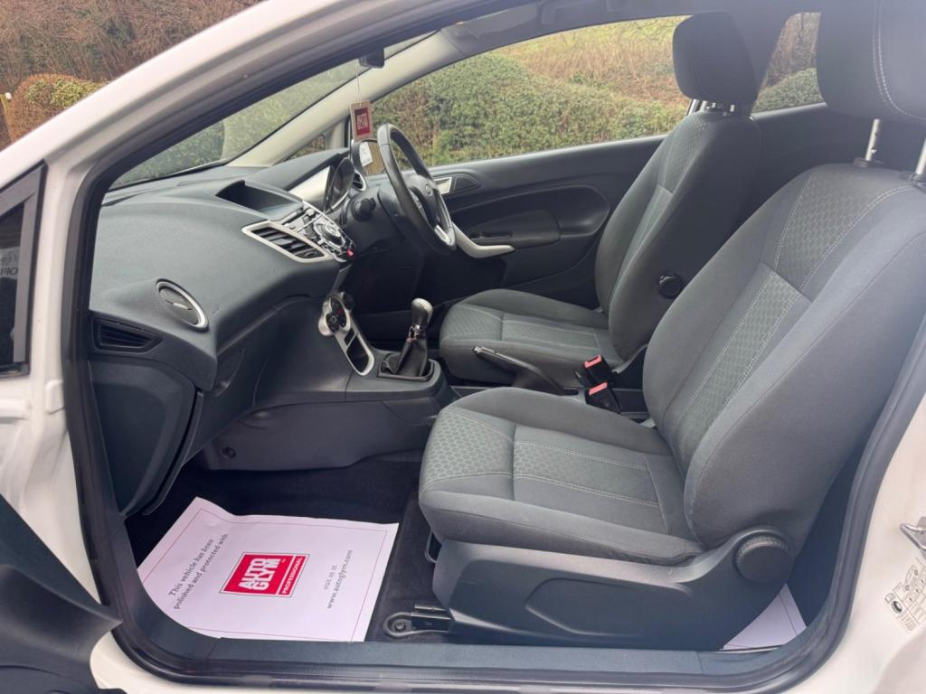 FORD FIESTA 1.4 Titanium 3dr 2012