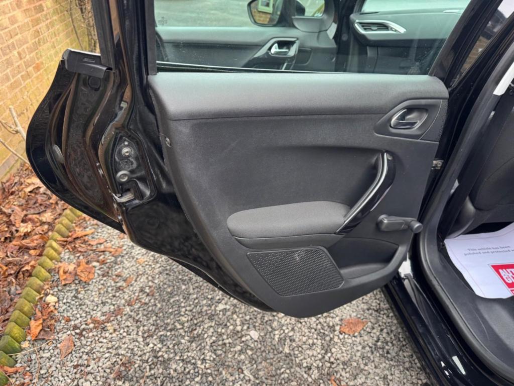 PEUGEOT 208 1.2 VTi PureTech Active Euro 5 5dr 2014