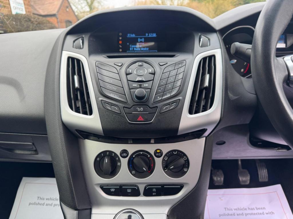 FORD FOCUS 1.0T EcoBoost Zetec Euro 5 (s/s) 5dr 2013