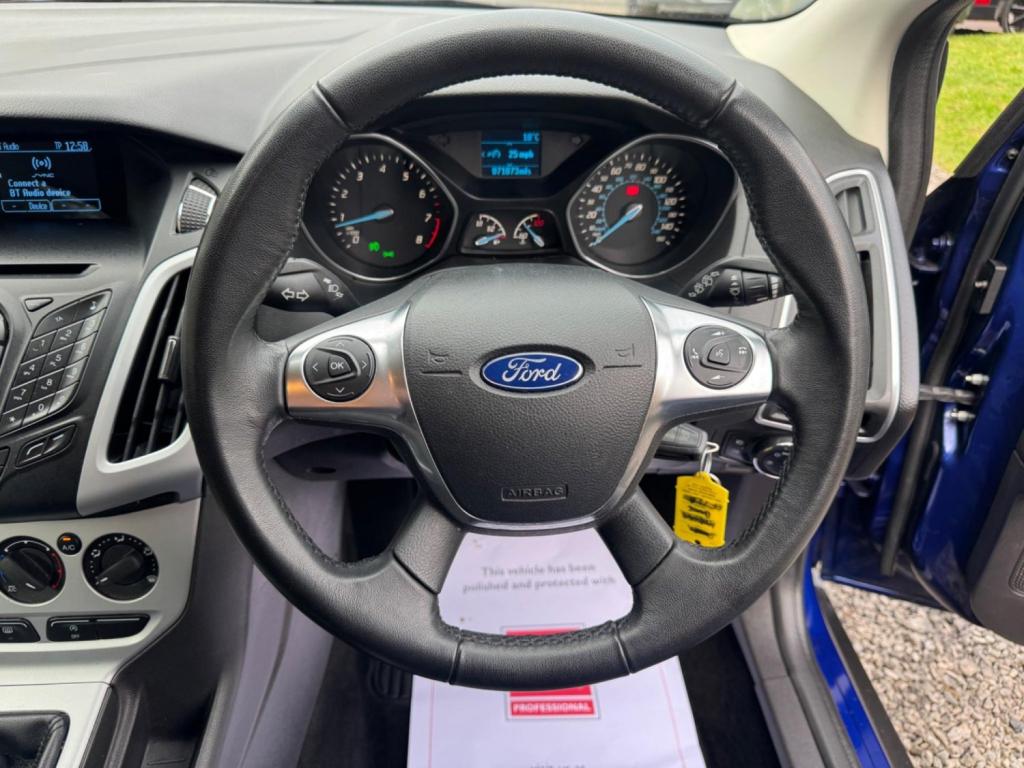 FORD FOCUS 1.0T EcoBoost Zetec Euro 5 (s/s) 5dr 2013