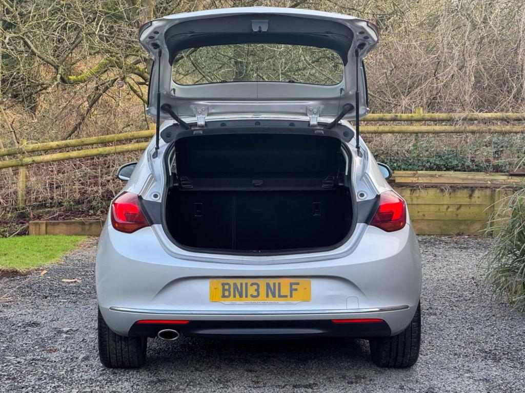 VAUXHALL ASTRA 2.0 CDTi ecoFLEX SRi Euro 5 (s/s) 5dr 2013