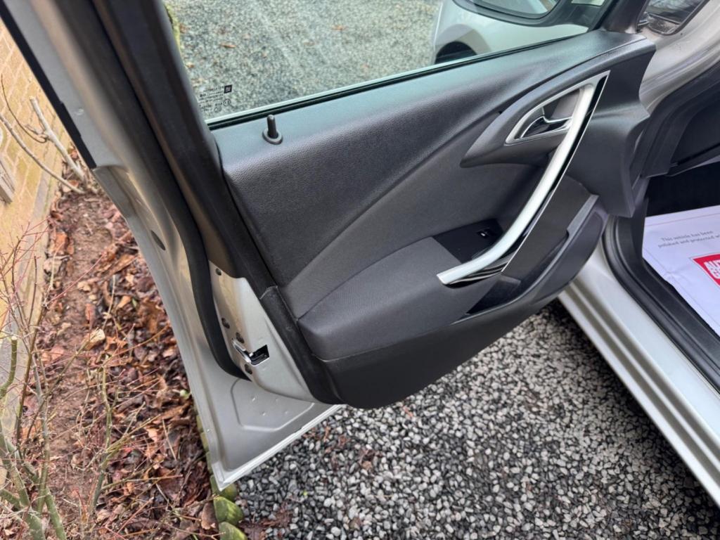 VAUXHALL ASTRA 2.0 CDTi ecoFLEX SRi Euro 5 (s/s) 5dr 2013