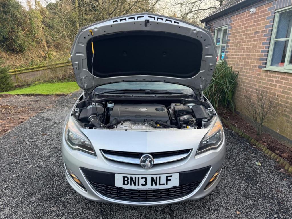 VAUXHALL ASTRA 2.0 CDTi ecoFLEX SRi Euro 5 (s/s) 5dr 2013