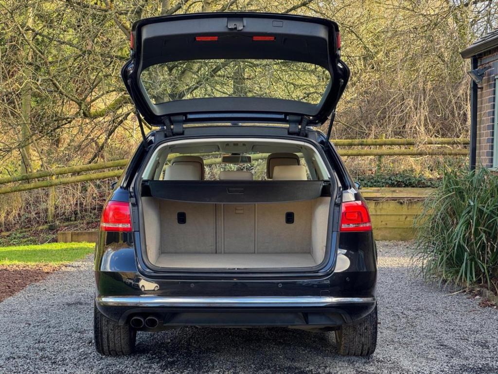 VOLKSWAGEN PASSAT 2.0 TDI BlueMotion Tech Highline Euro 5 (s/s) 5dr 2013