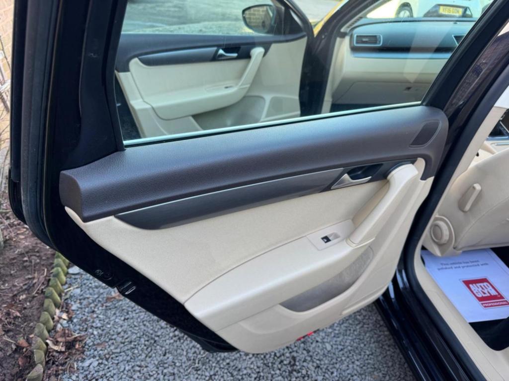 VOLKSWAGEN PASSAT 2.0 TDI BlueMotion Tech Highline Euro 5 (s/s) 5dr 2013