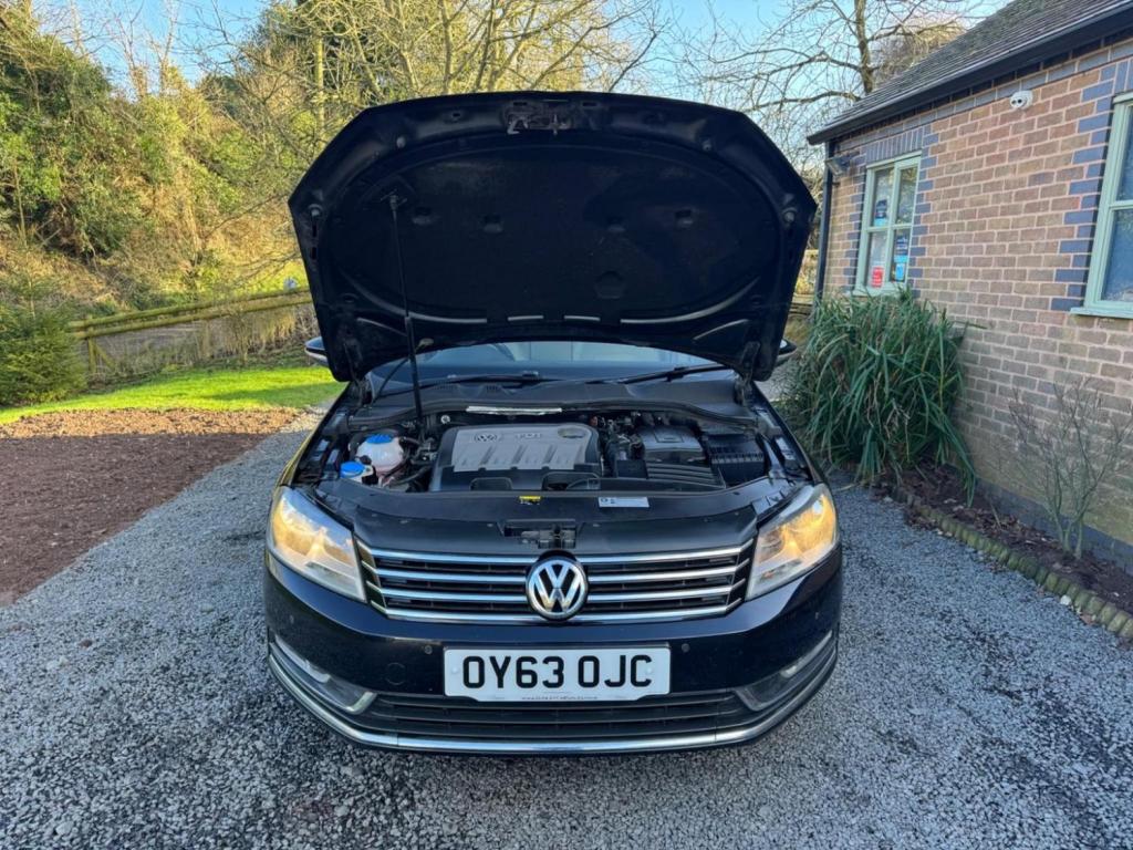 VOLKSWAGEN PASSAT 2.0 TDI BlueMotion Tech Highline Euro 5 (s/s) 5dr 2013