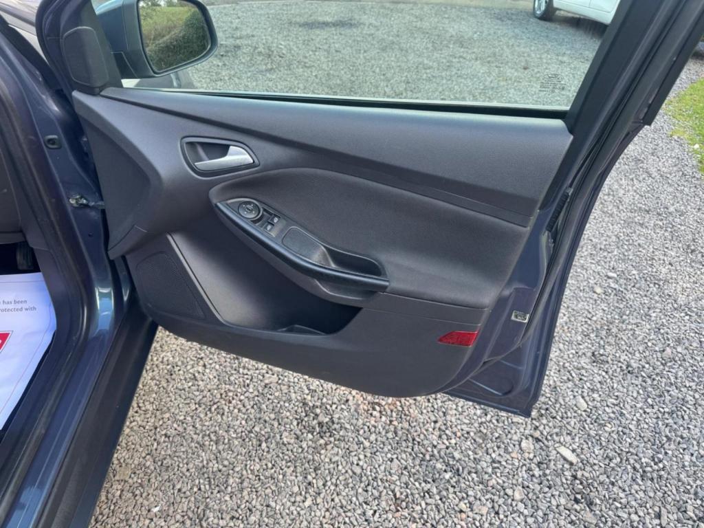 FORD FOCUS 1.0T EcoBoost Zetec Euro 5 (s/s) 5dr 2013