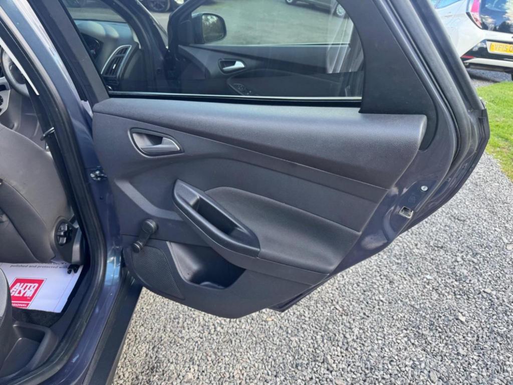 FORD FOCUS 1.0T EcoBoost Zetec Euro 5 (s/s) 5dr 2013