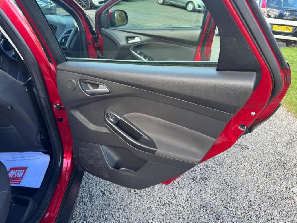 FORD FOCUS 1.0T EcoBoost Titanium Euro 5 (s/s) 5dr 2012