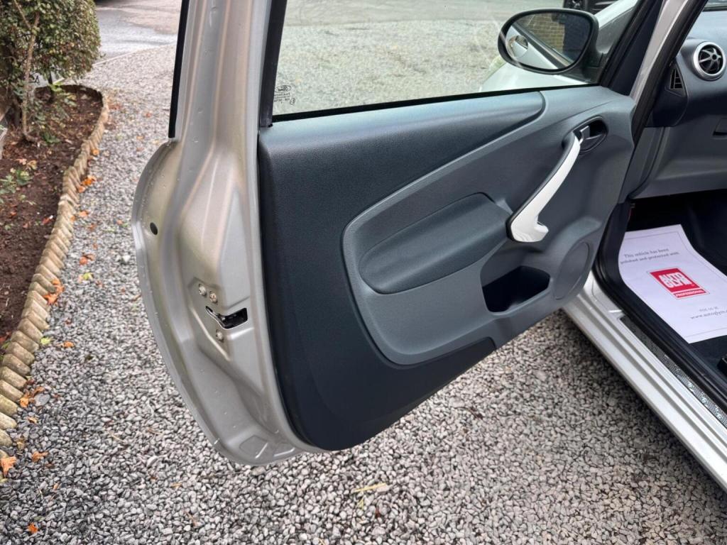 FORD KA 1.2 Zetec Euro 4 3dr 2010