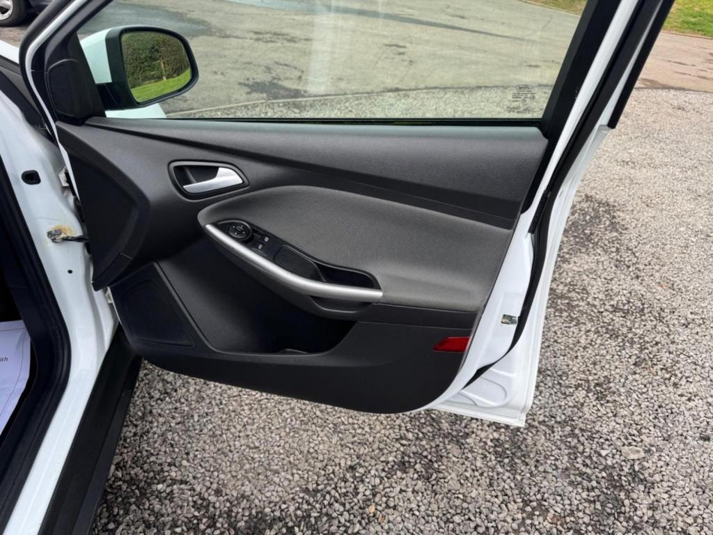 FORD FOCUS 1.6 TDCi Edge Euro 5 (s/s) 5dr 2013