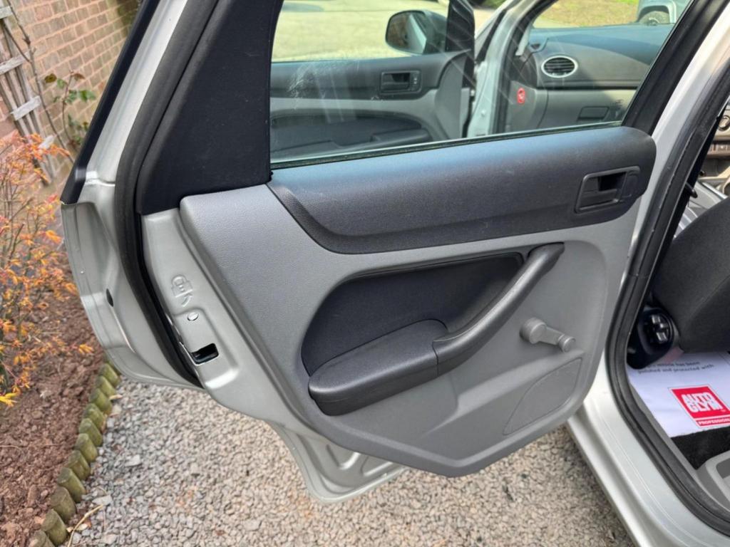 FORD FOCUS 1.6 TDCi DPF Studio 5dr 2009