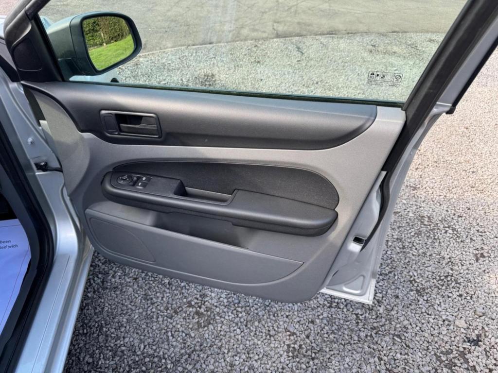 FORD FOCUS 1.6 TDCi DPF Studio 5dr 2009