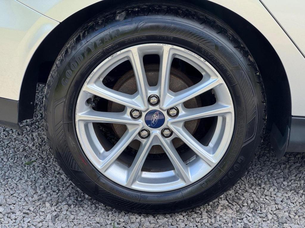 FORD FOCUS 1.5 TDCi Zetec Euro 6 (s/s) 5dr 2016