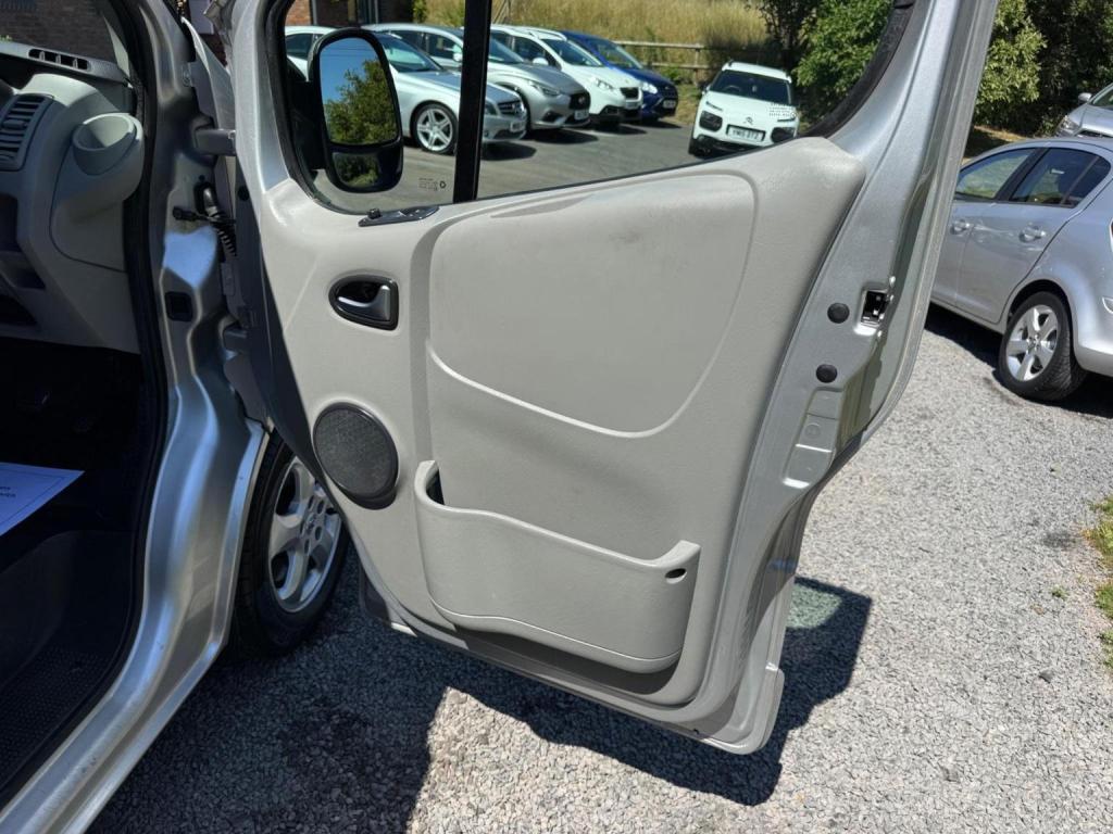 VAUXHALL VIVARO 2.0 CDTi Sportive FWD L1 4dr 2013