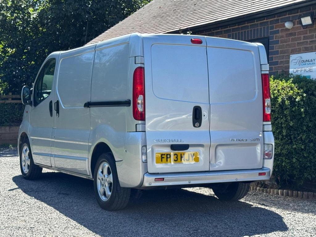 VAUXHALL VIVARO 2.0 CDTi Sportive FWD L1 4dr 2013