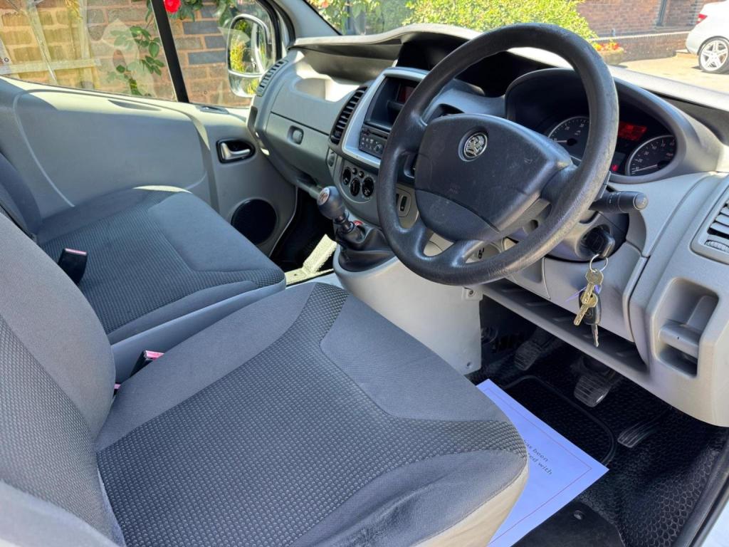 VAUXHALL VIVARO 2.0 CDTi Sportive FWD L1 4dr 2013