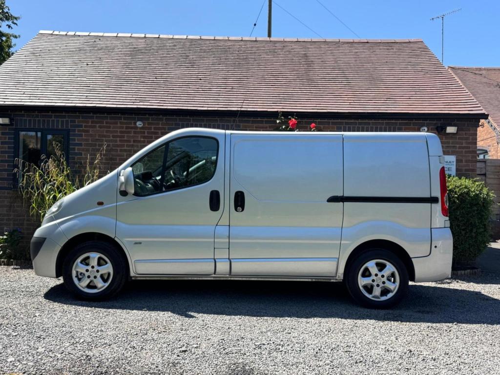 VAUXHALL VIVARO 2.0 CDTi Sportive FWD L1 4dr 2013