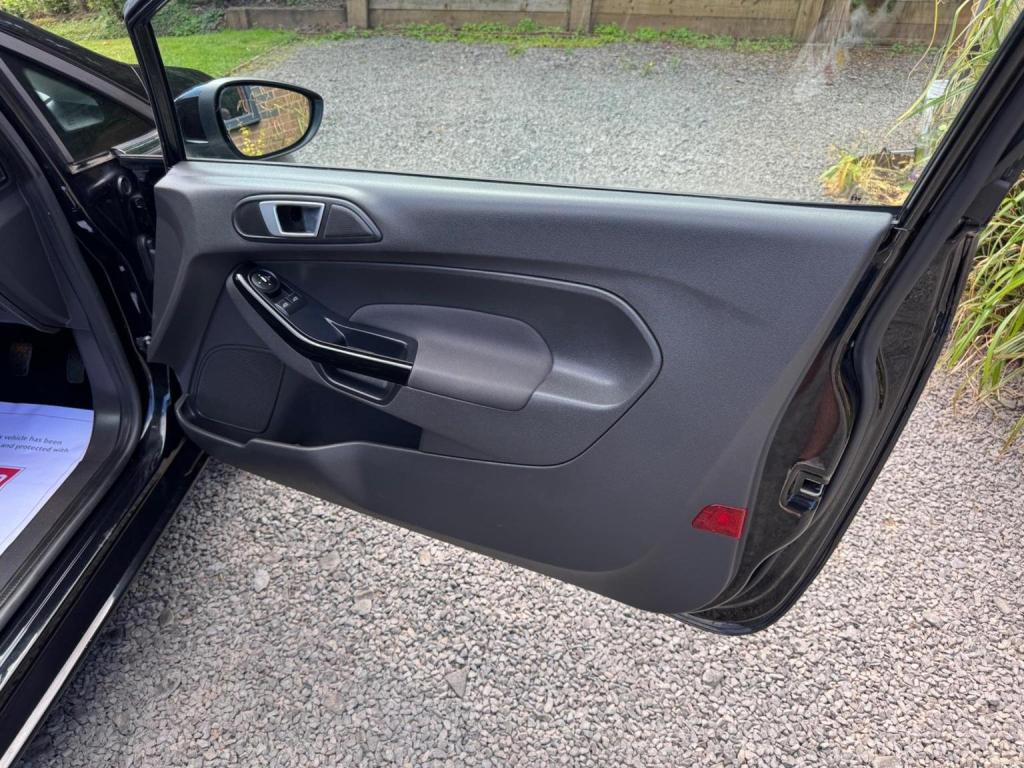 FORD FIESTA 1.0T EcoBoost Zetec Euro 5 (s/s) 3dr 2014