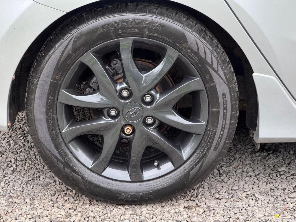 HYUNDAI I30 1.4 Comfort Euro 5 5dr 2011