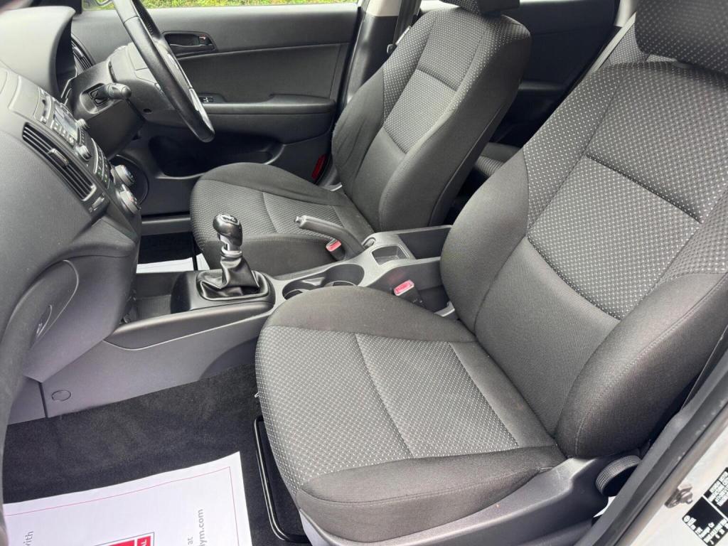 HYUNDAI I30 1.4 Comfort Euro 5 5dr 2011