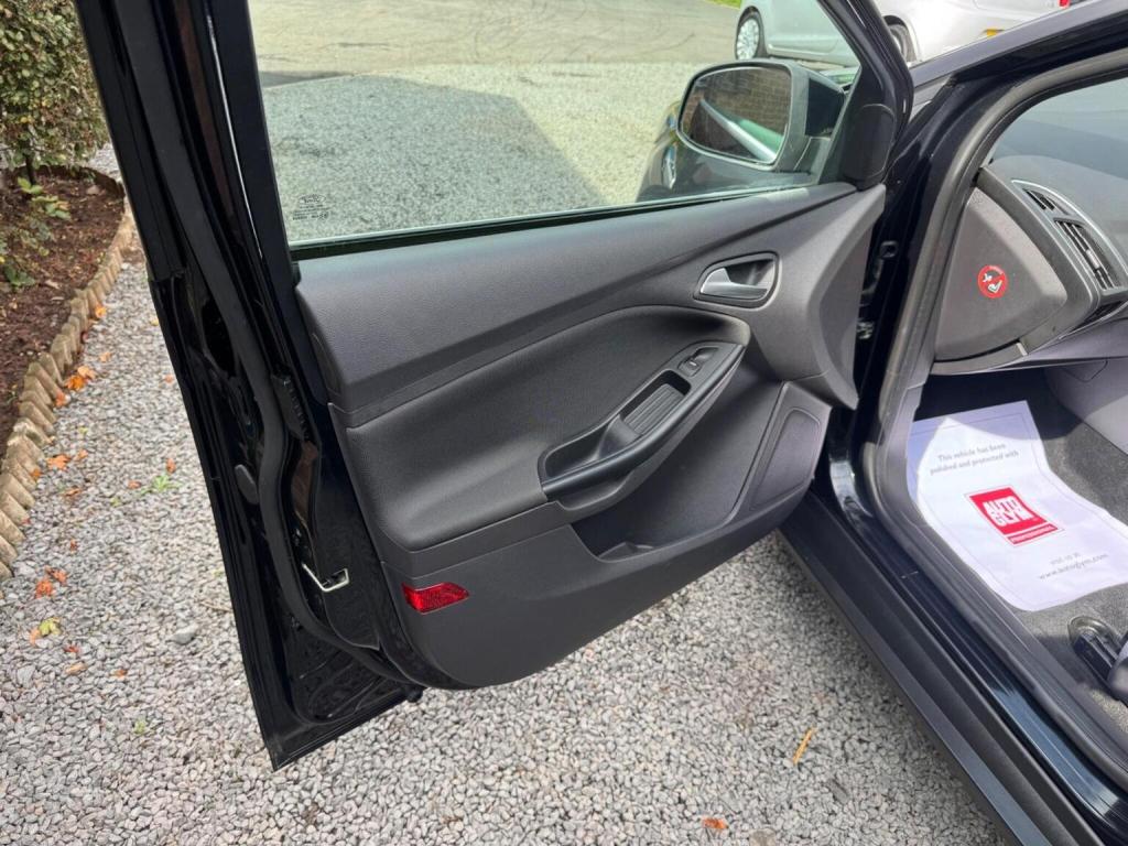 FORD FOCUS 1.0T EcoBoost Zetec Euro 5 (s/s) 5dr 2012