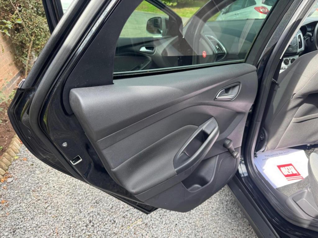 FORD FOCUS 1.0T EcoBoost Zetec Euro 5 (s/s) 5dr 2012