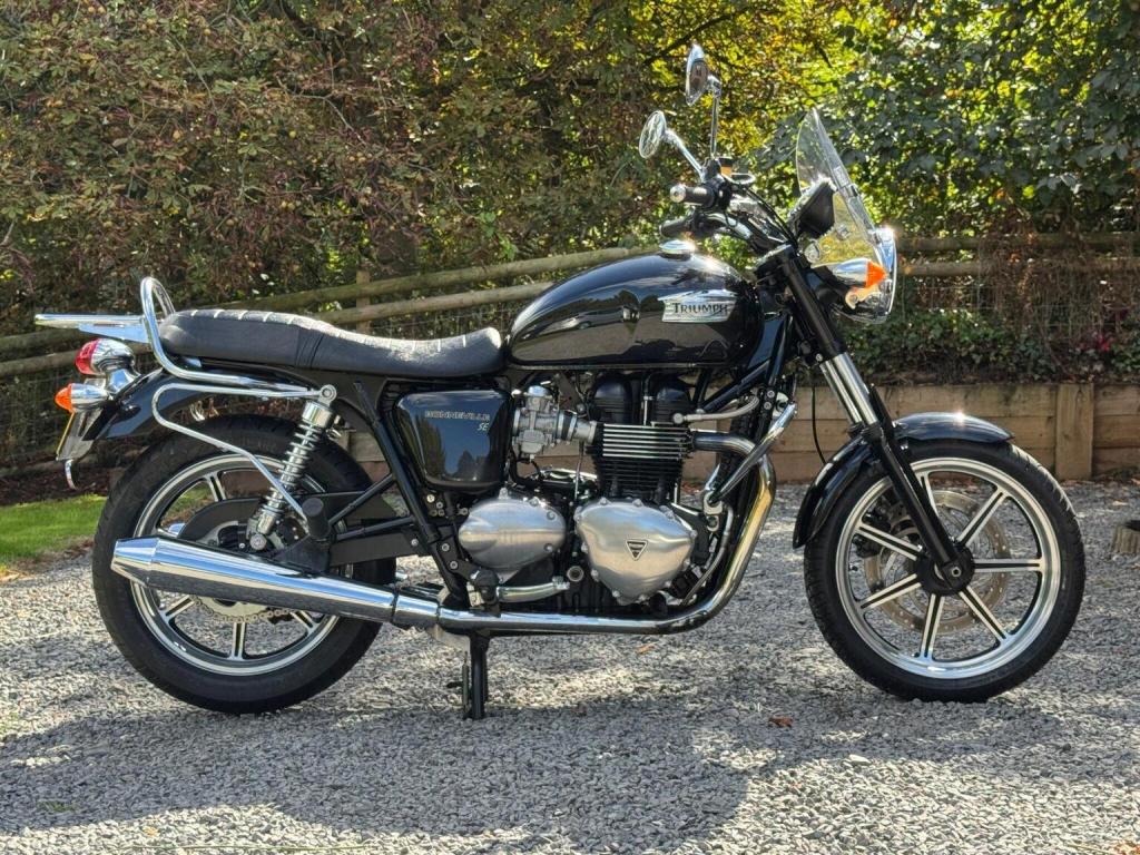 TRIUMPH BONNEVILLE 865 865 2011