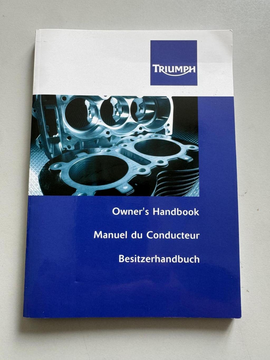 TRIUMPH BONNEVILLE 865 865 2011